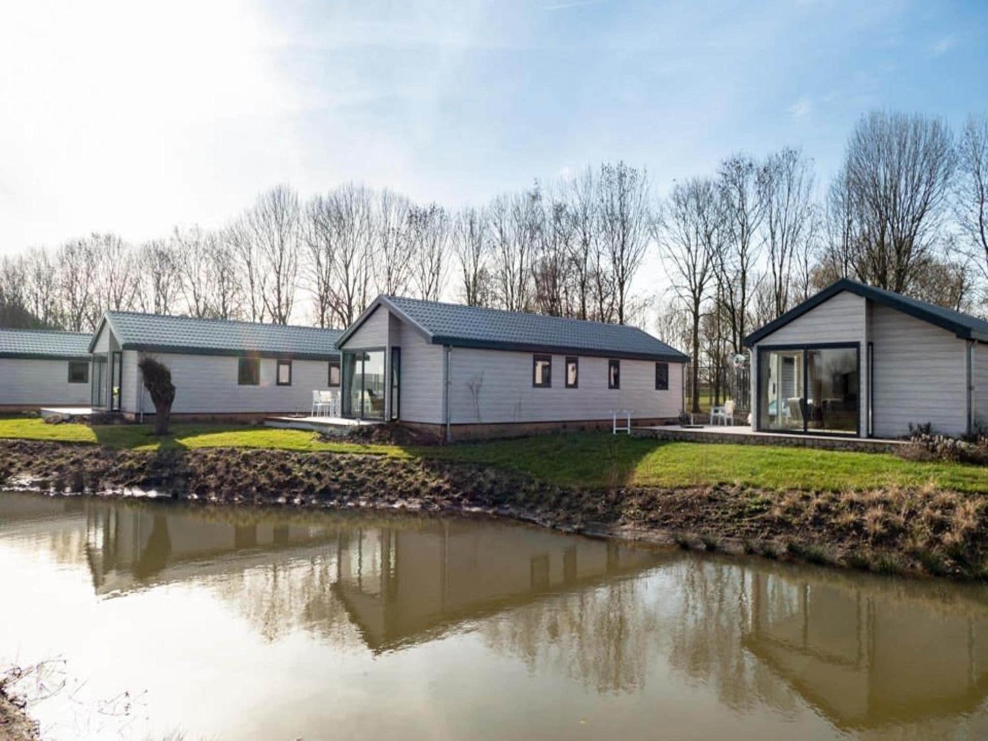 Tidy Chalet With Dishwasher, Near The River Maas Villa Kerkdriel Eksteriør bilde